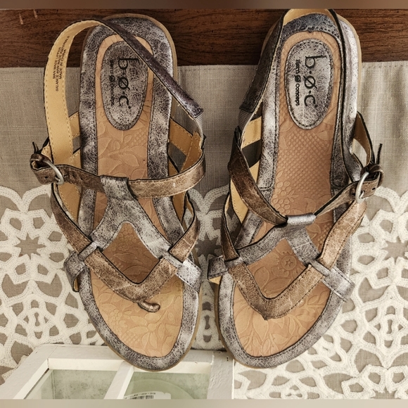 boc Shoes - SOLD!!!  BOC, 8 Medium, Womens Two Tone Sandals